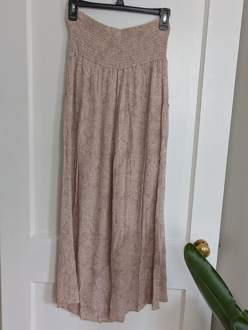 Sozy Felicia Wide Leg Paisley Floral Flowy Capri Pants in Taupe - Picture 7 of 13